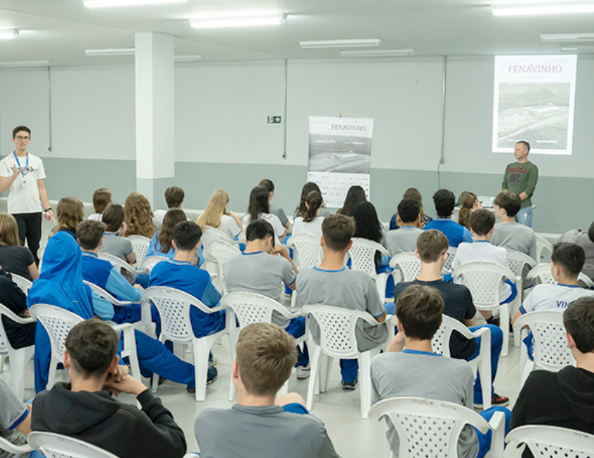Fenavinho vira tema de palestras em escolas públicas e aproxima estudantes da história de Bento Gonçalves