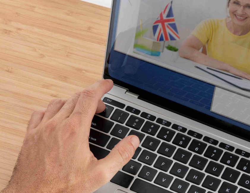 Cursos intensivos de idiomas da UCS oferecem aulas online de inglês, italiano, espanhol e francês com foco na conversação.