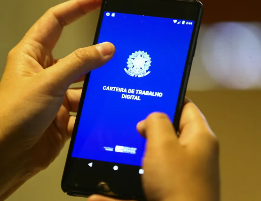 IBGE: desemprego cai a 5,2% no trimestre encerrado em novembro