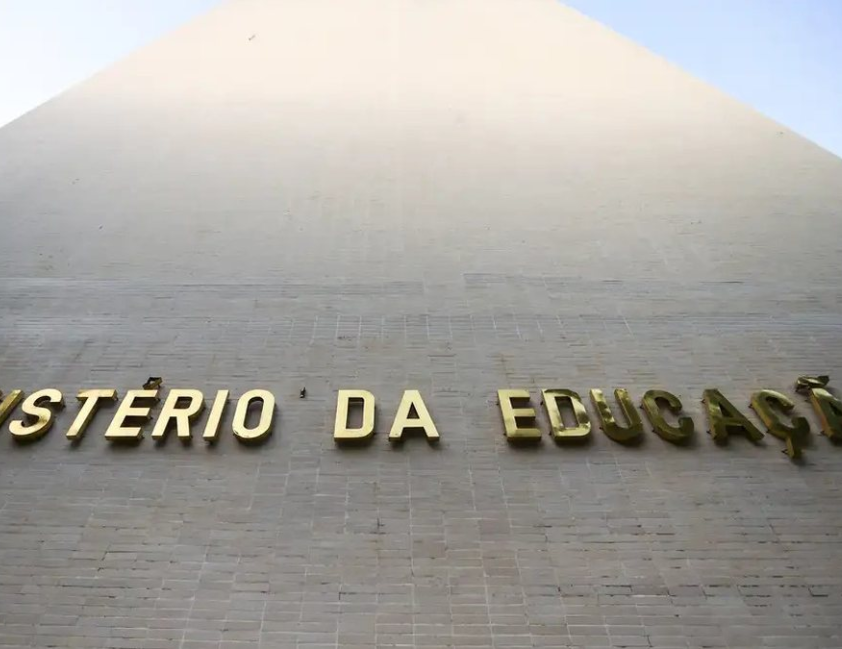 CNE discute regras para pós lato sensu e combate prática de barriga de aluguel no MEC