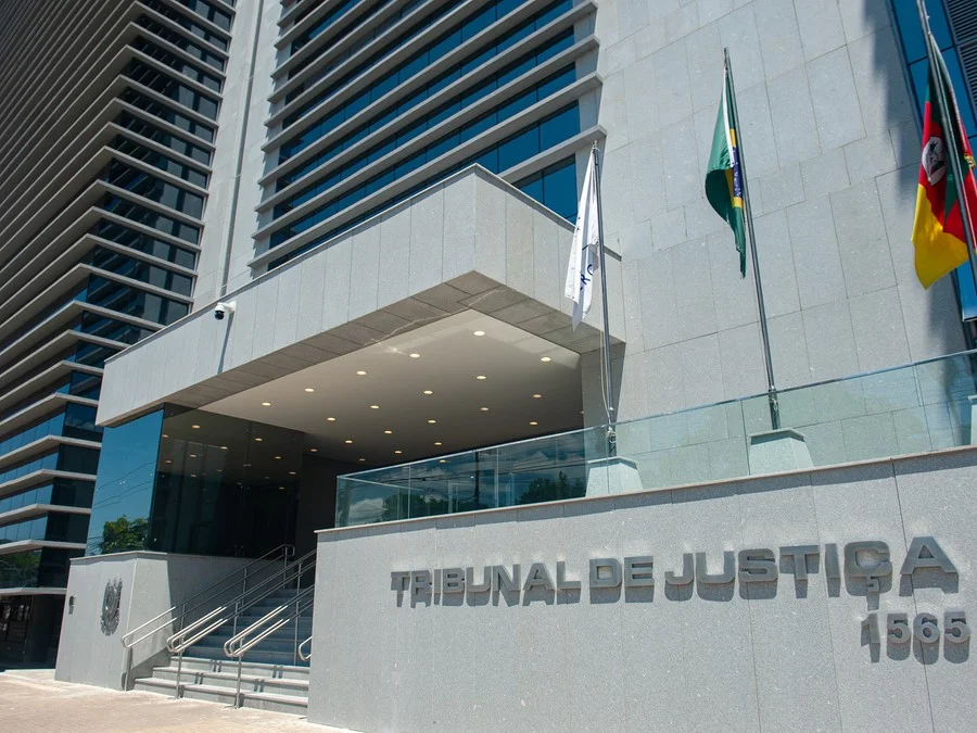 Justiça manda pagar vale alimentação nas férias de servidores do RS