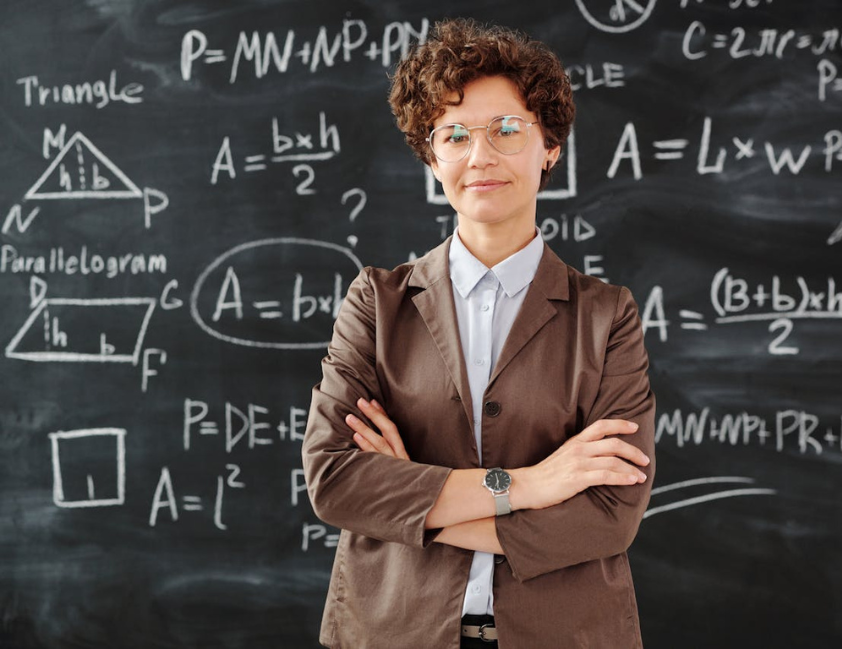 Com isso, o piso para 2026, passa de R$ 4.867,77 para R$ 5.130,63, considerando jornada de 40 horas semanais, válida para a rede pública de ensino em todo o país.