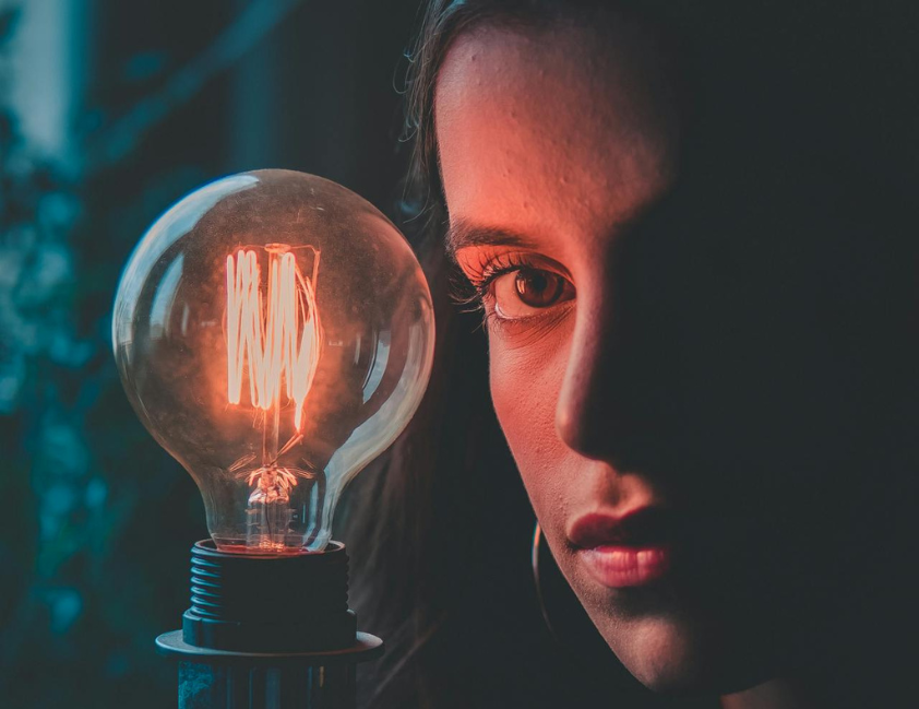 Por trás do aumento da conta de luz, há um descompasso no sistema elétrico que o consumidor não vê — mas paga.