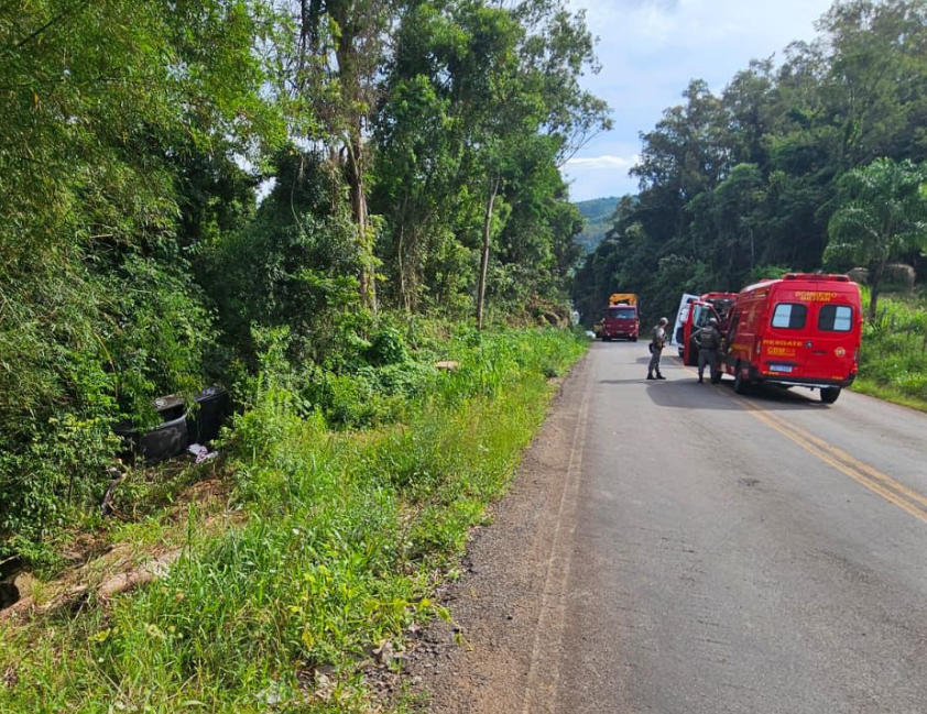 Acidente mobilizou Corpo de Bombeiros, SAMU e Polícia Rodoviária Estadual na tarde de sexta-feira