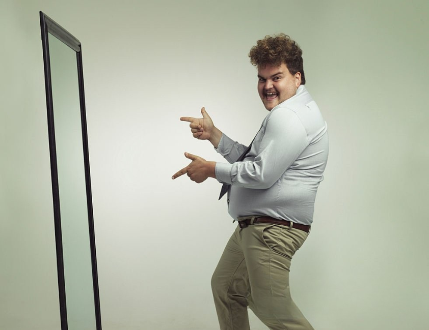 Pesquisa mostra que, no Brasil, quase ninguém se acha feio, nem quando o espelho discorda.