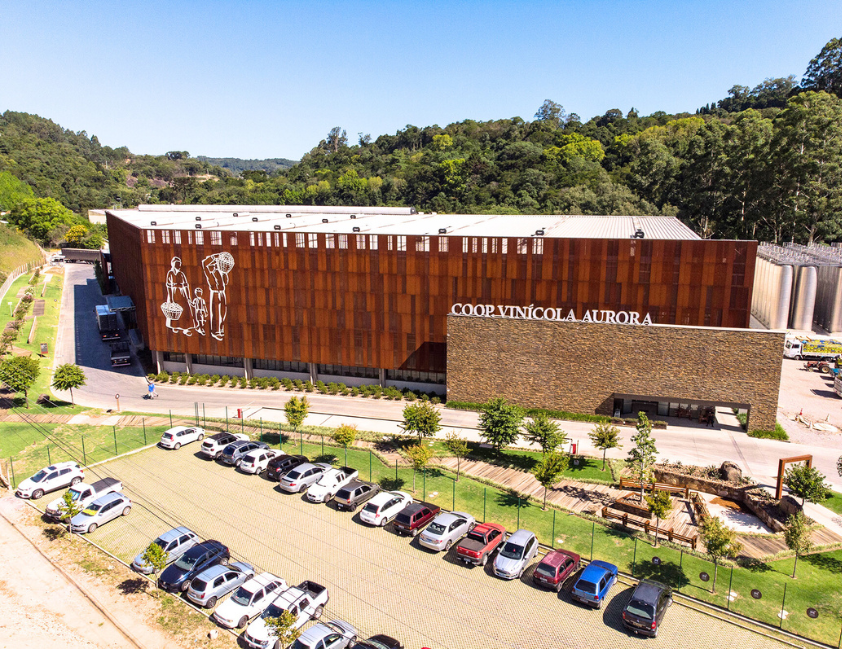 Entre as principais mudanças da Cooperativa Aurora está a inclusão de compromissos da cooperativa com a legalidade, o compliance e a boa governança, que são estendidos ao quadro social de cerca de 1,1 mil famílias.