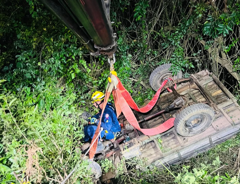 Trator capotou em área de difícil acesso na comunidade de São José da Nona; vítima tinha 79 anos
