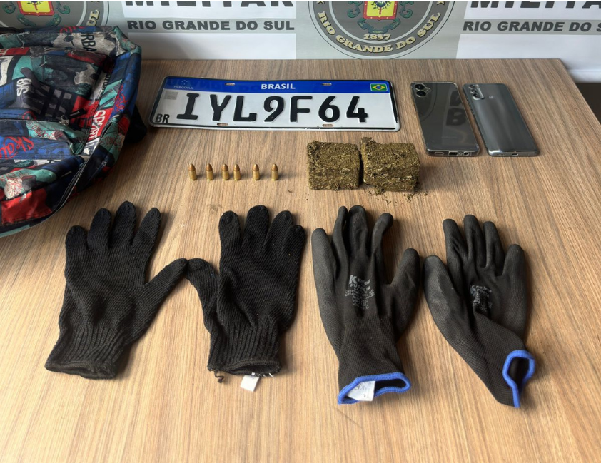 Prisão de dois homens em Bento Gonçalves por receptação e porte ilegal de munição. Veículo estava ligado a tentativa de homicídio.