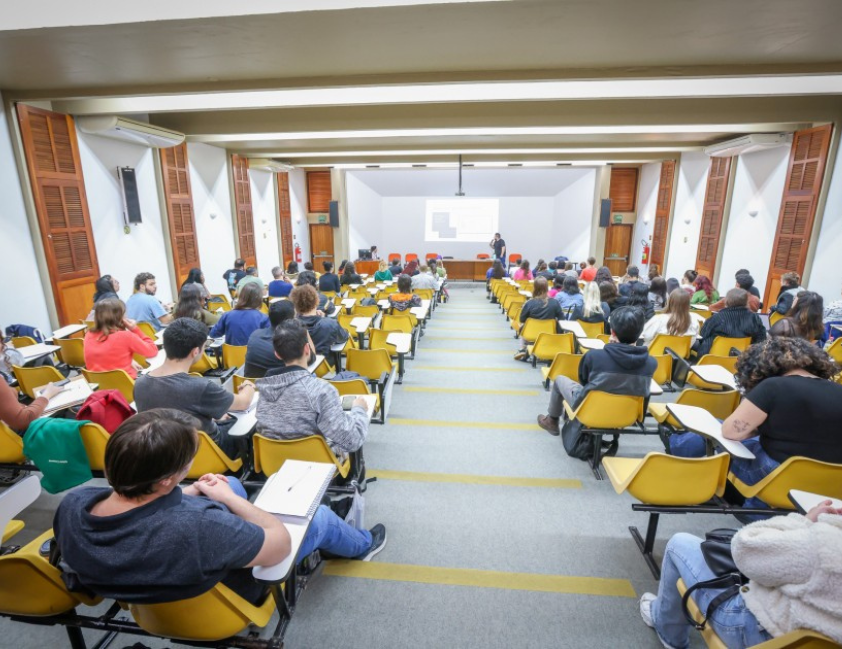UCS recebe 37 bolsas para licenciatura no programa Professor do Amanhã