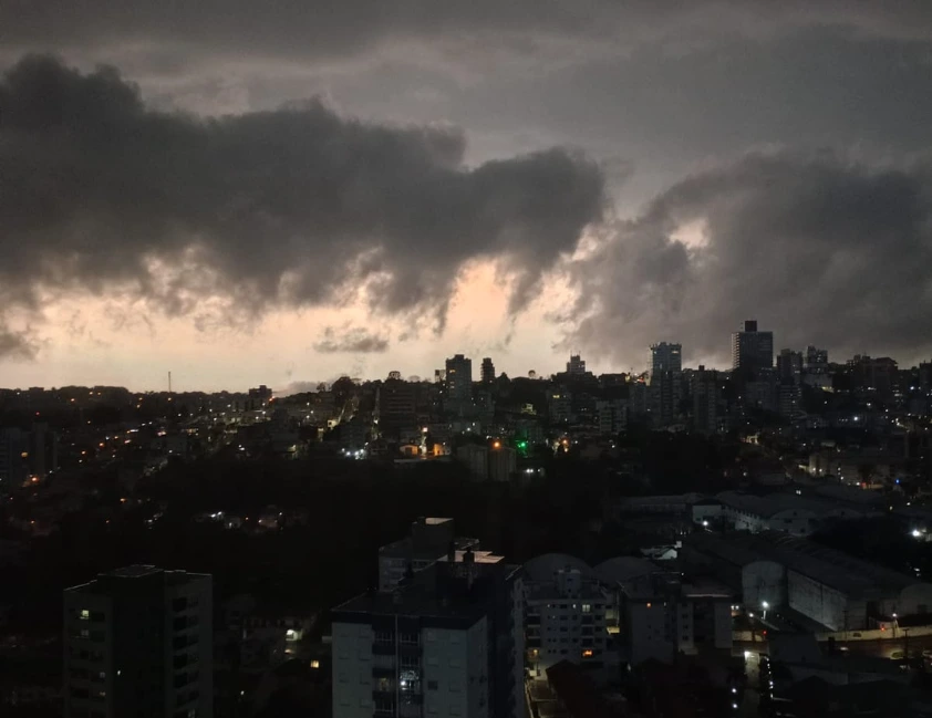 Frente fria encerra pico da onda de calor e traz chuva ao Sul e Sudeste