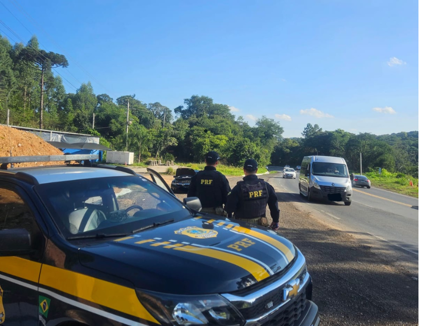 A Polícia Rodoviária Federal (PRF) divulgou nesta quinta-feira (19) o balanço da Operação Rodovida Carnaval 2026 no Rio Grande do Sul, indicando queda significativa nos acidentes graves e nas mortes