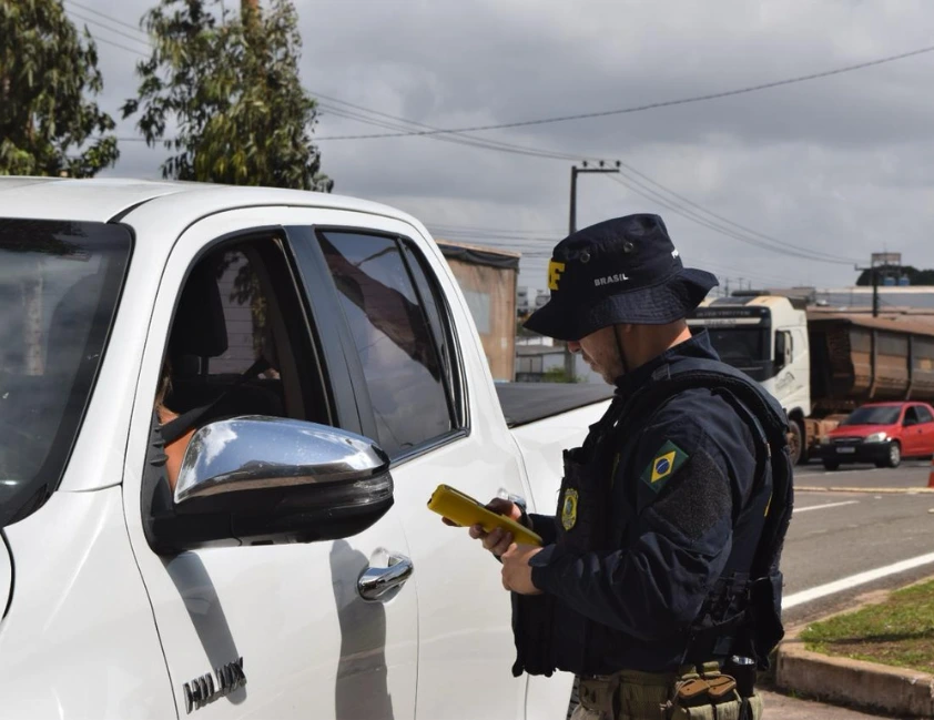 PRF prende motorista por embriaguez ao volante