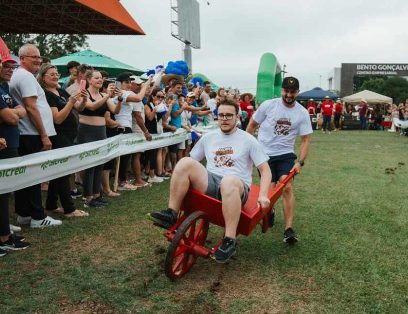 Jogos da Fenavinho definem classificados para final em Bento Gonçalves após etapa com 300 competidores no Parque de Eventos.