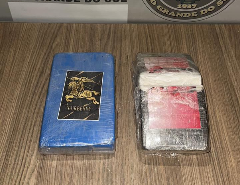 Tráfico em Bento: mulher é presa com 2kg de cocaína