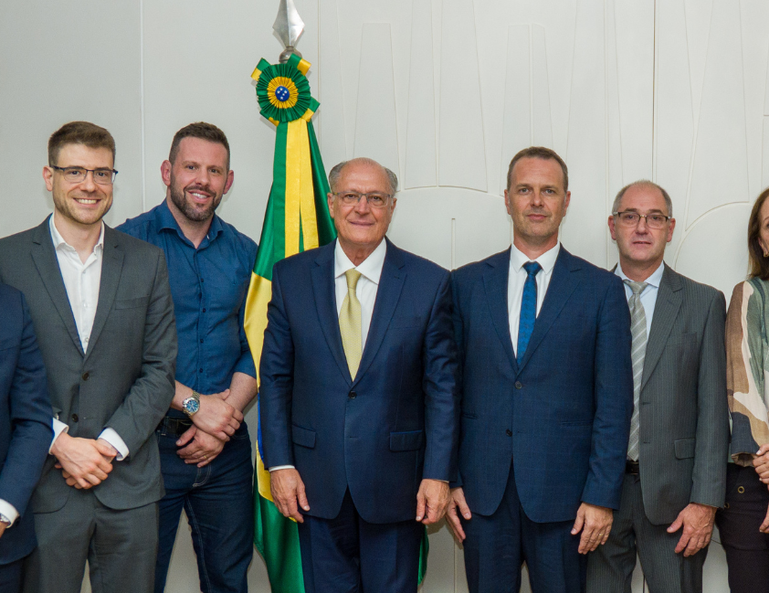 Panizzi articula em Brasília pautas da economia da Serra