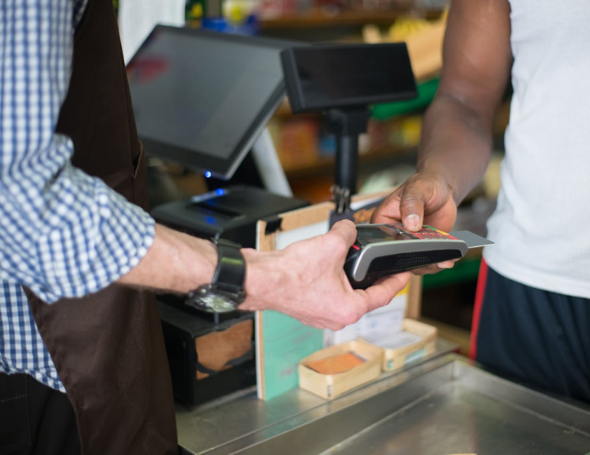 Trabalhar em feriados de abril pode garantir pagamento em dobro