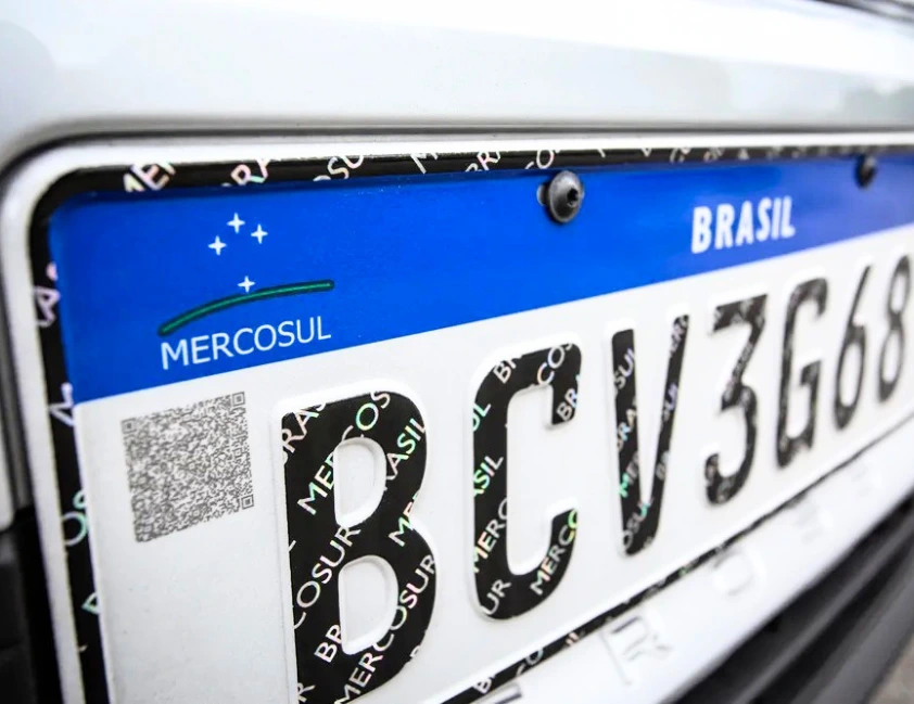 Entenda o projeto que pode mudar (novamente) placas de veículos no Brasil