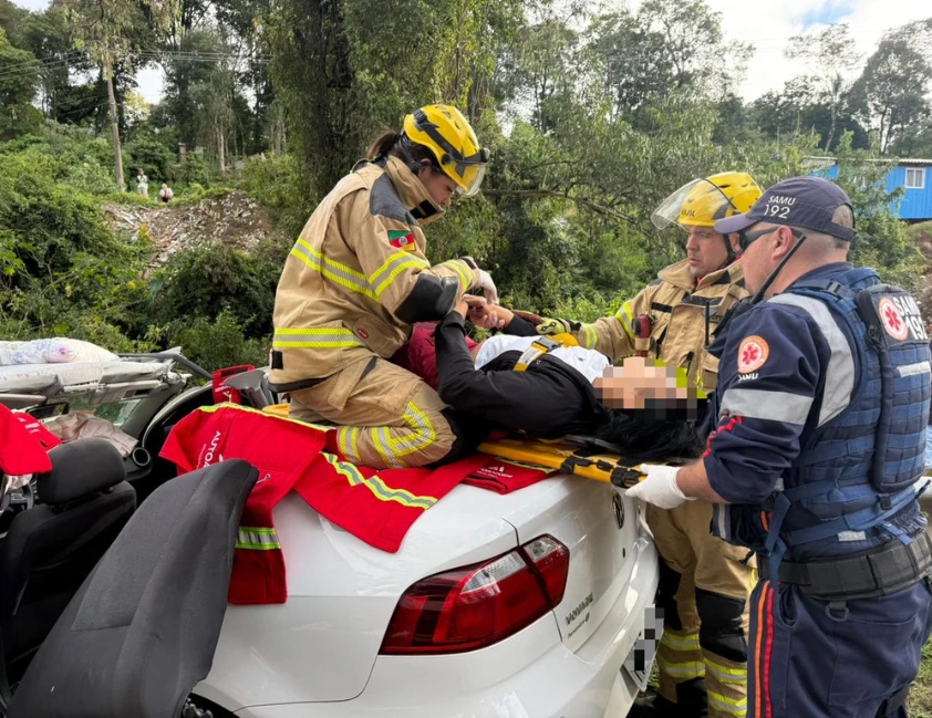 Colisão frontal na BR-470 deixa seis feridos em Bento Gonçalves