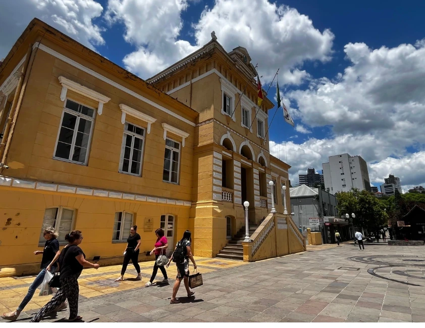 Proposta de 3,81% para servidores municipais de Bento Gonçalves é contestada pelo sindicato