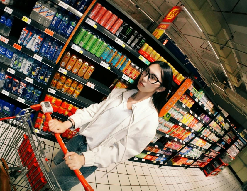 Brasil tem mais pessoas morando sozinhas, mas mercado ainda ignora mudança