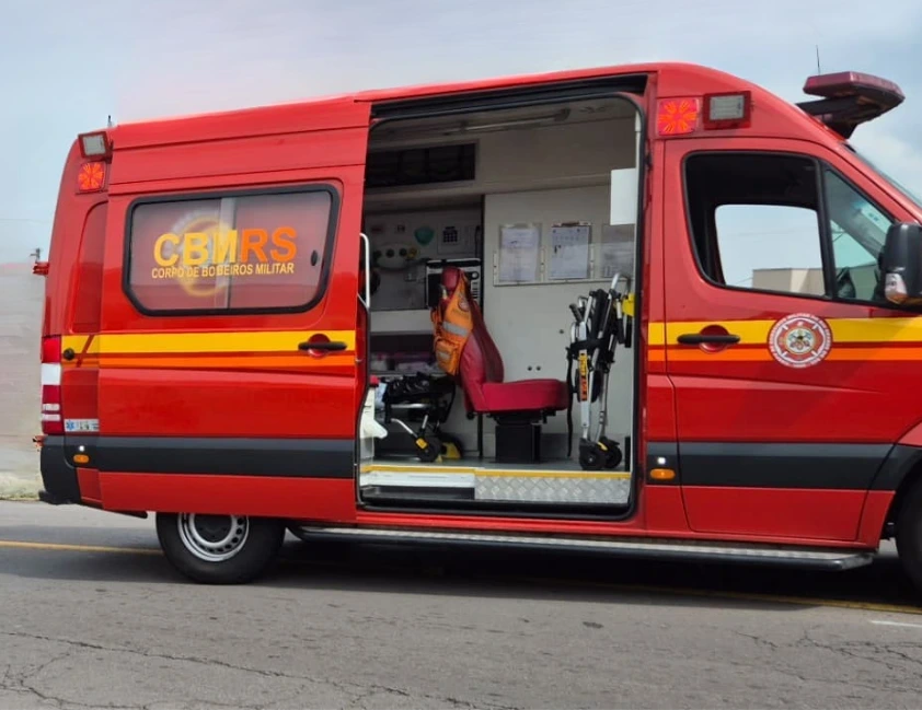 Motociclista fere cabeça após queda sem capacete no Vale dos Vinhedos