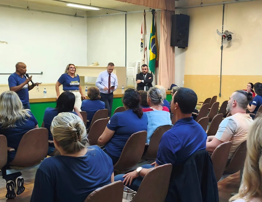 Servidores de Bento definem mobilização e cobram reajuste em assembleia