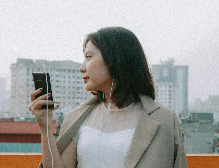 WhatsApp permite ouvir áudio sem avisar remetente; veja como