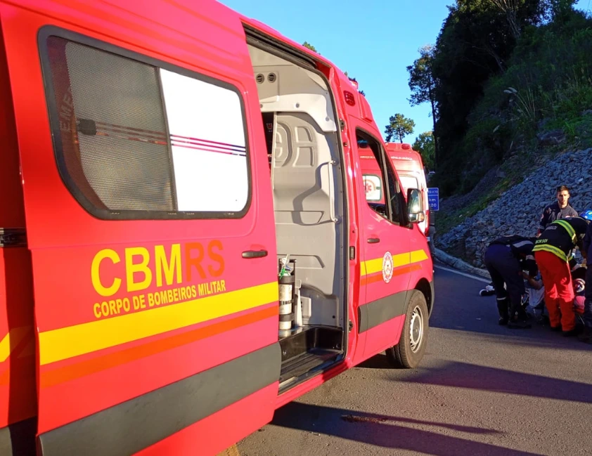 Jovem é entubado após bater contra barranco na BR-470, em Tuiuty