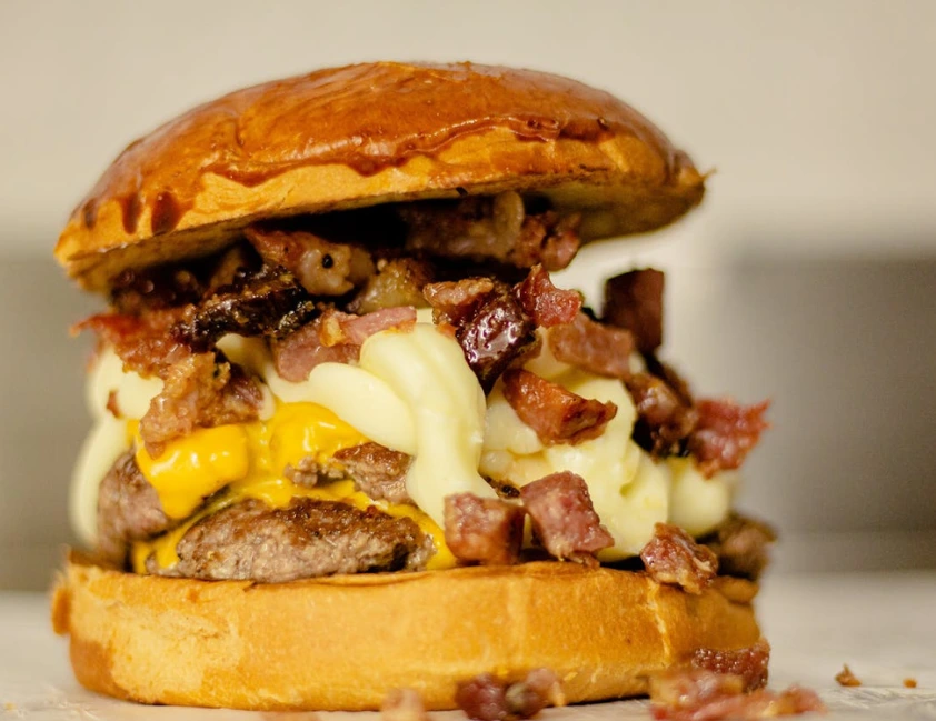 Dieta rica em gordura pode levar bactérias ao cérebro pelo nervo vago, aponta estudo