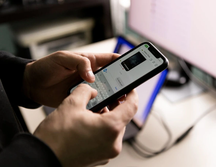 Demissão por whatsapp está liberda e funcionário não tem direito a dano moral