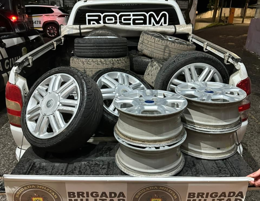 Dupla presa com 19 rodas furtadas do Detran em Bento