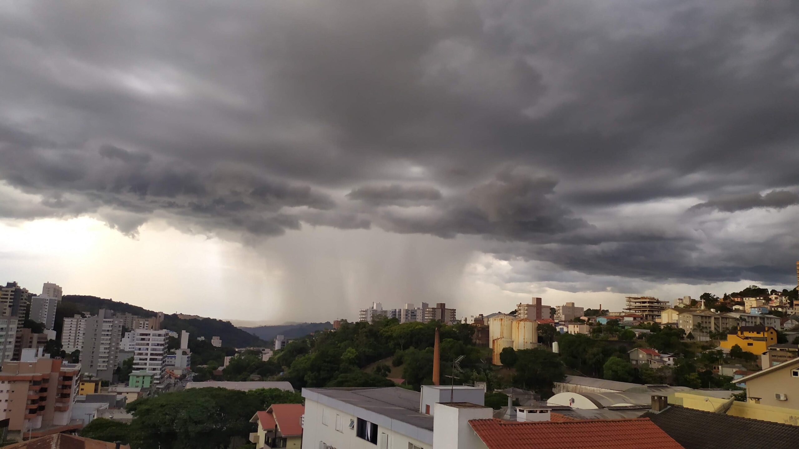 El Niño 82% confirmado pode provocar inverno atípico e chuvas extremas no Sul em 2026