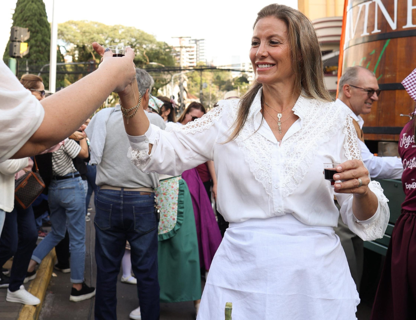 Vinho encanado da Fenavinho estreia novo cenário na praça da igreja redonda