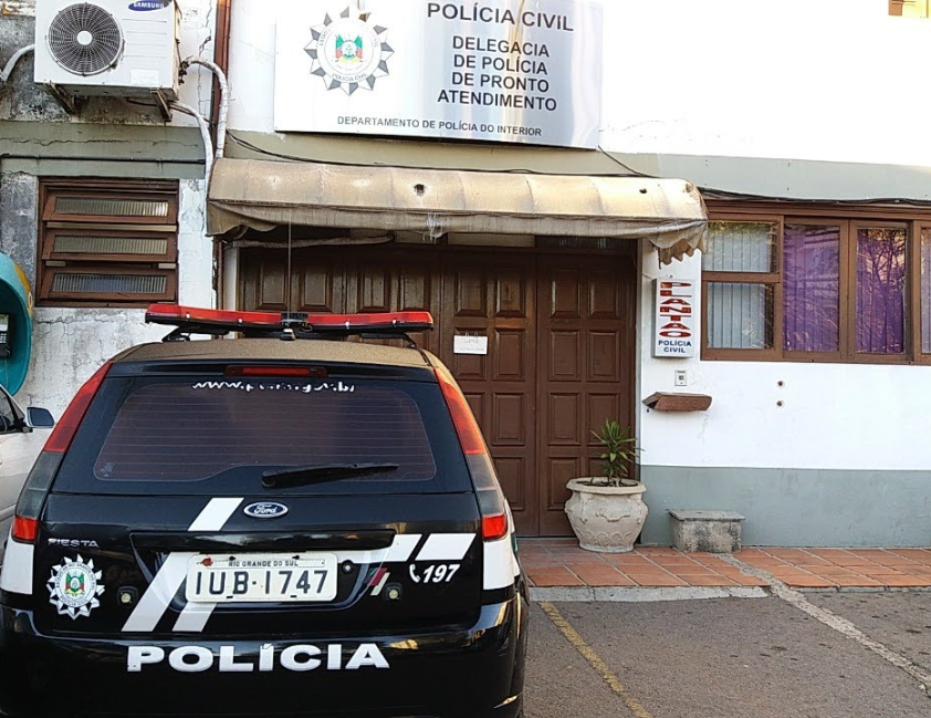 Homem é preso em frente escola após perseguir ex-companheira no Ouro Verde