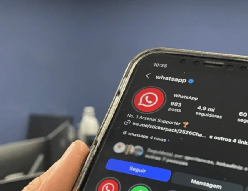 WhatsApp ficou vermelho? Entenda o que mudou no logo do app de mensagens