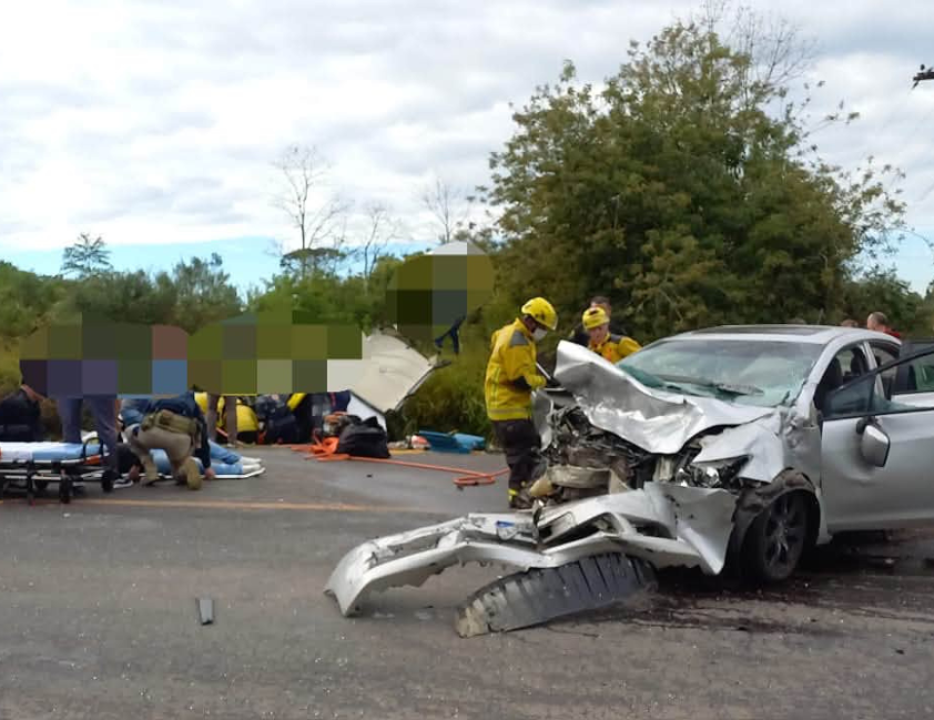 Criança de 1 ano está entre os quatro feridos em colisão frontal na BR-470