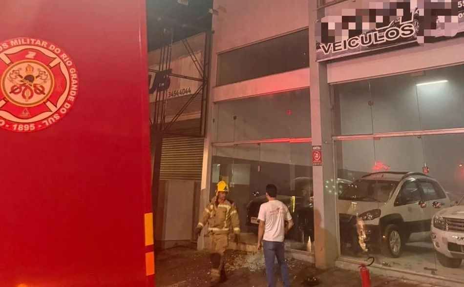 Dupla é condenada por extorquir empresários e incendiar revenda em Bento Gonçalves