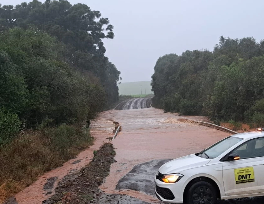 BR-470 é bloqueada após chuva provocar alagamentos no Norte do RS