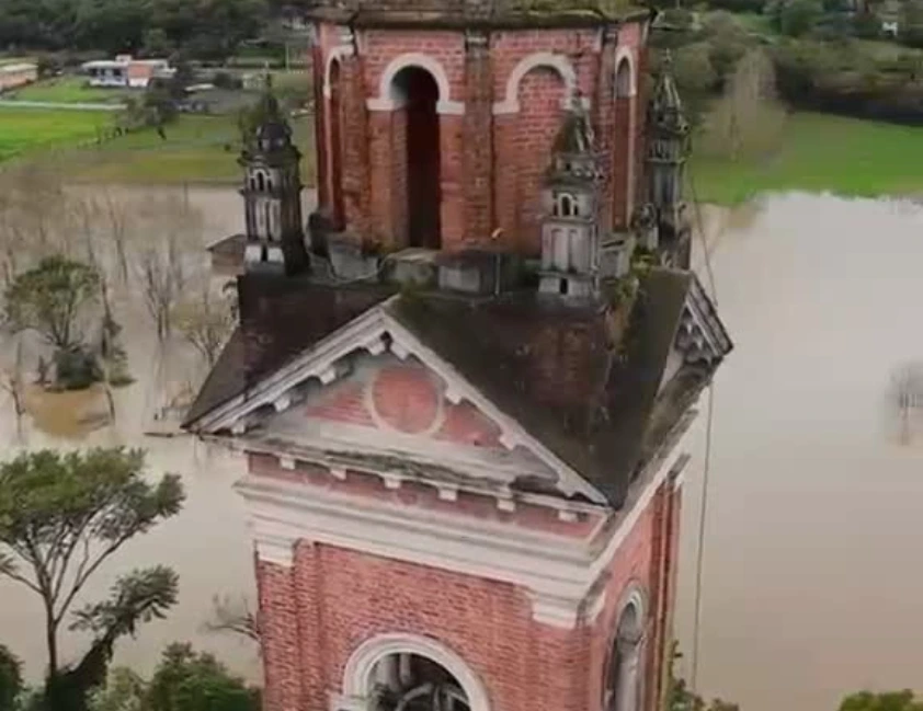 Bombeiros reforçam monitoramento do Rio Taquari em Santa Tereza