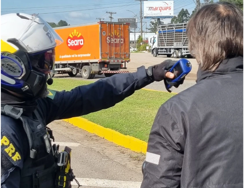 Motociclista é foco de ação educativa da PRF na Serra Gaúcha