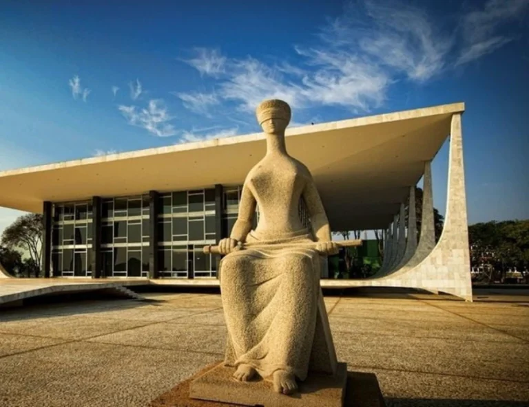 STF manda juízes devolverem penduricalhos acima do teto em 7 tribunais