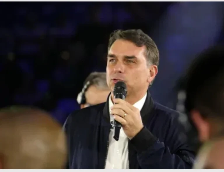 TSE restabelece filiação de Flávio Bolsonaro ao PL e libera registro de candidatura