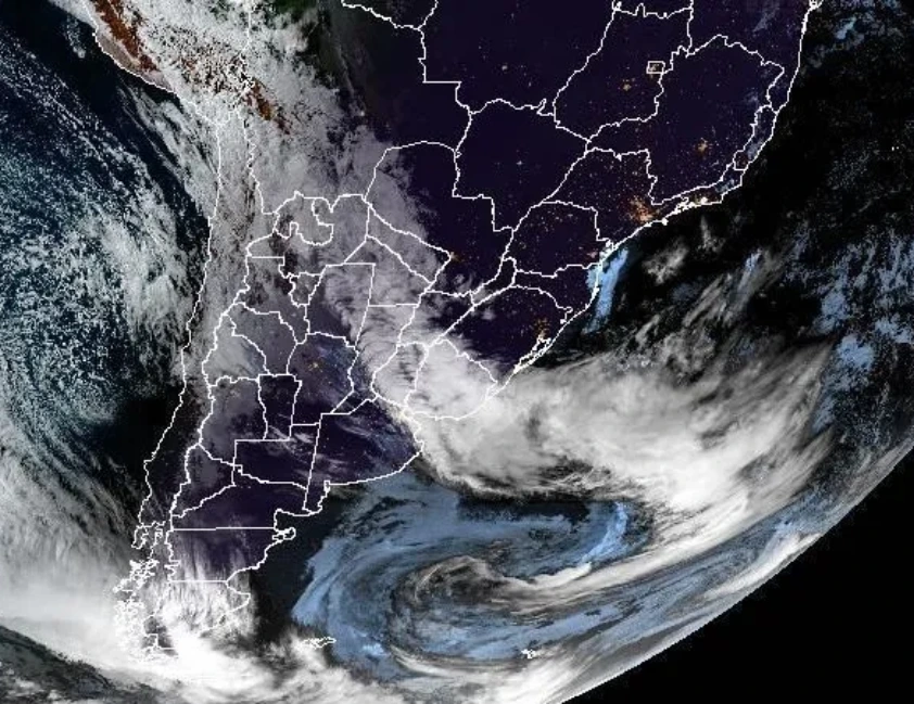 Ciclone extratropical vai atingir o Brasil com ventos de até 100 km/h