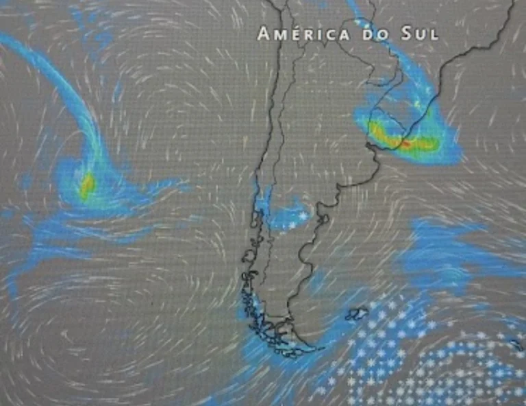 Dois ciclones mudam o tempo no Sul com chuva, frio e ressaca