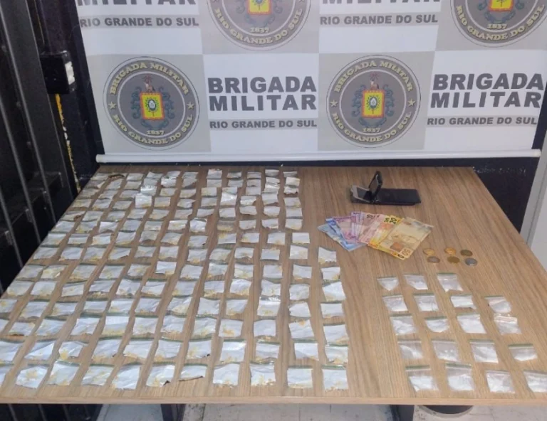 Adolescente é apreendido com 180 porções de drogas em Bento Gonçalves
