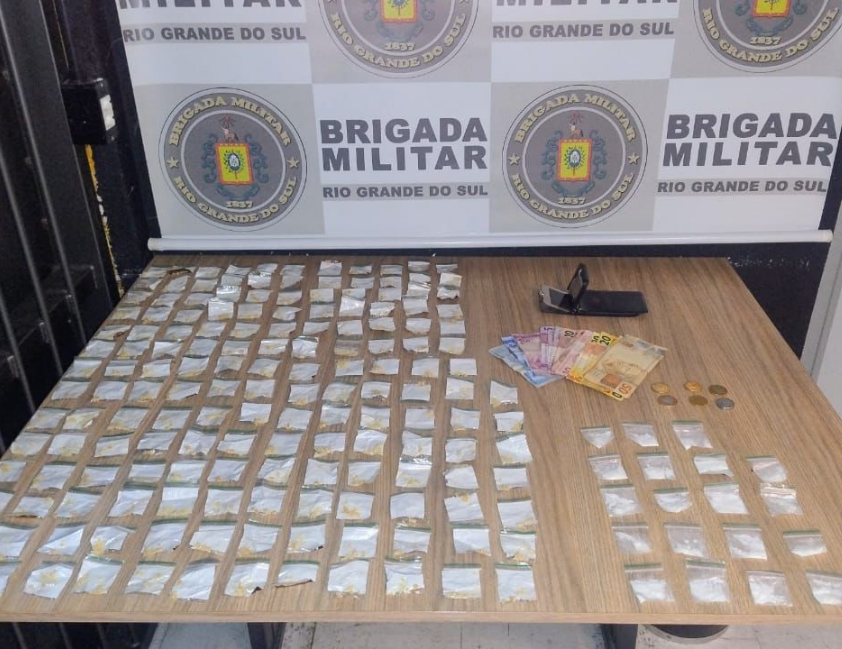 Adolescente é apreendido com 180 porções de drogas em Bento Gonçalves
