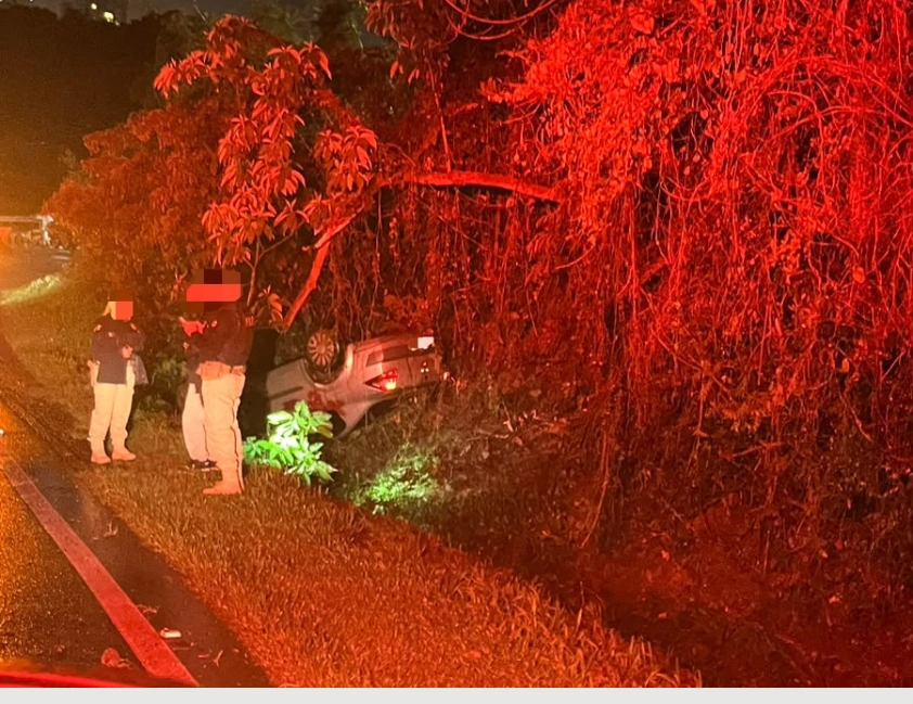 Motorista perde controle, sai da pista e capota na BR-470 em Bento