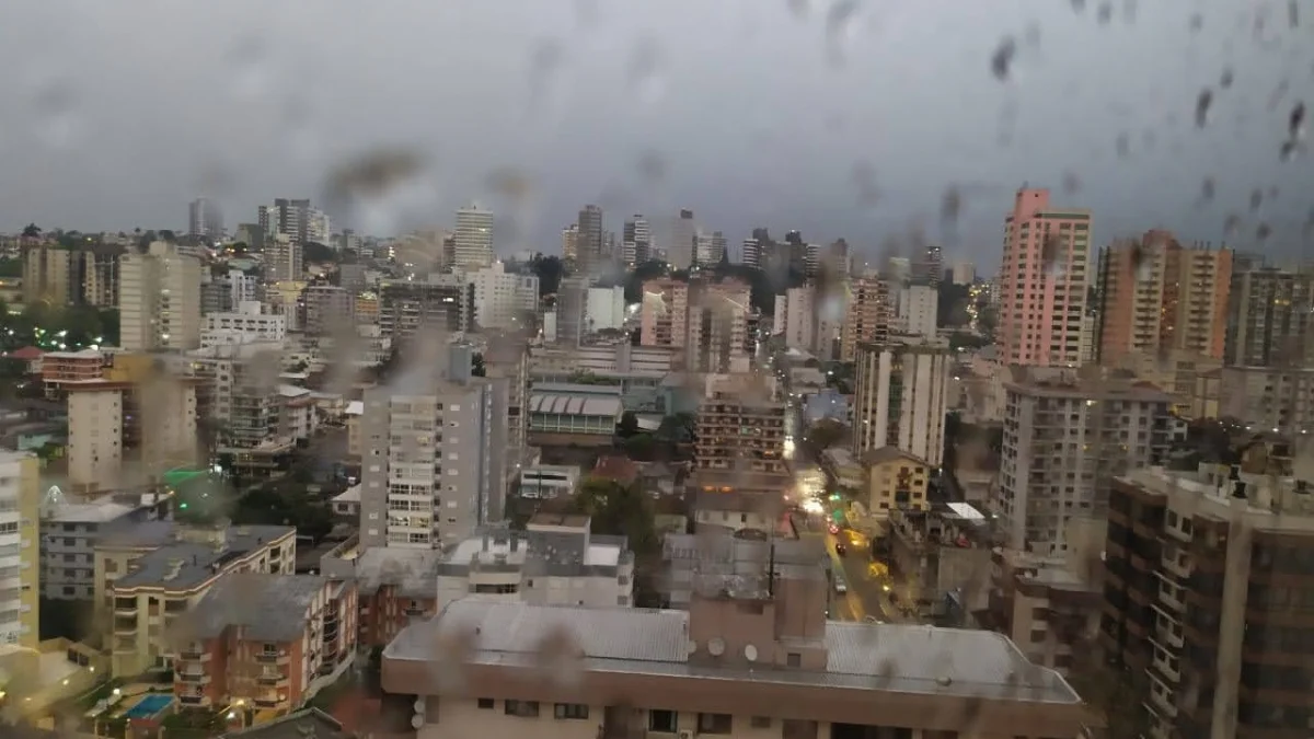 Quinta-feira muda o tempo no RS e abre período de temporais no Sul