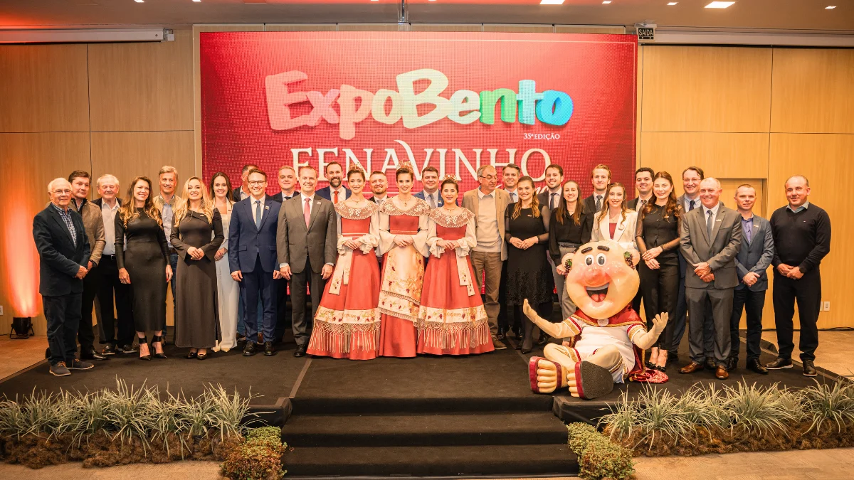 Fenavinho apresenta trajes da corte e lança tema para edição dos 60 anos