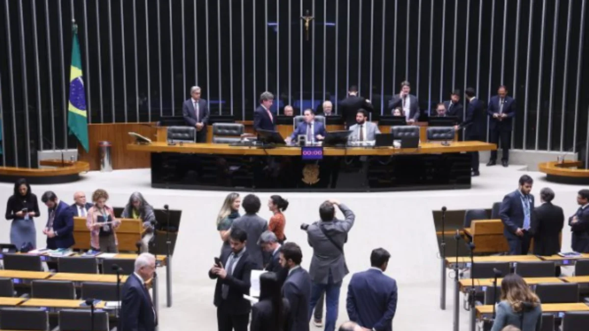 Câmara aprova aumento do teto do MEI e perdão de dívidas; proposta segue ao Senado